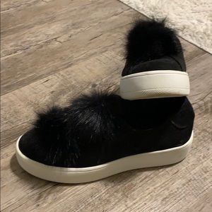 Steve Madden Pom Pom sneaker